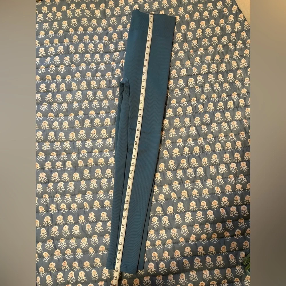 💙 NWOT Wolford Matching Set – High-Waisted Wellness Leggings + W-Bonded Crop To